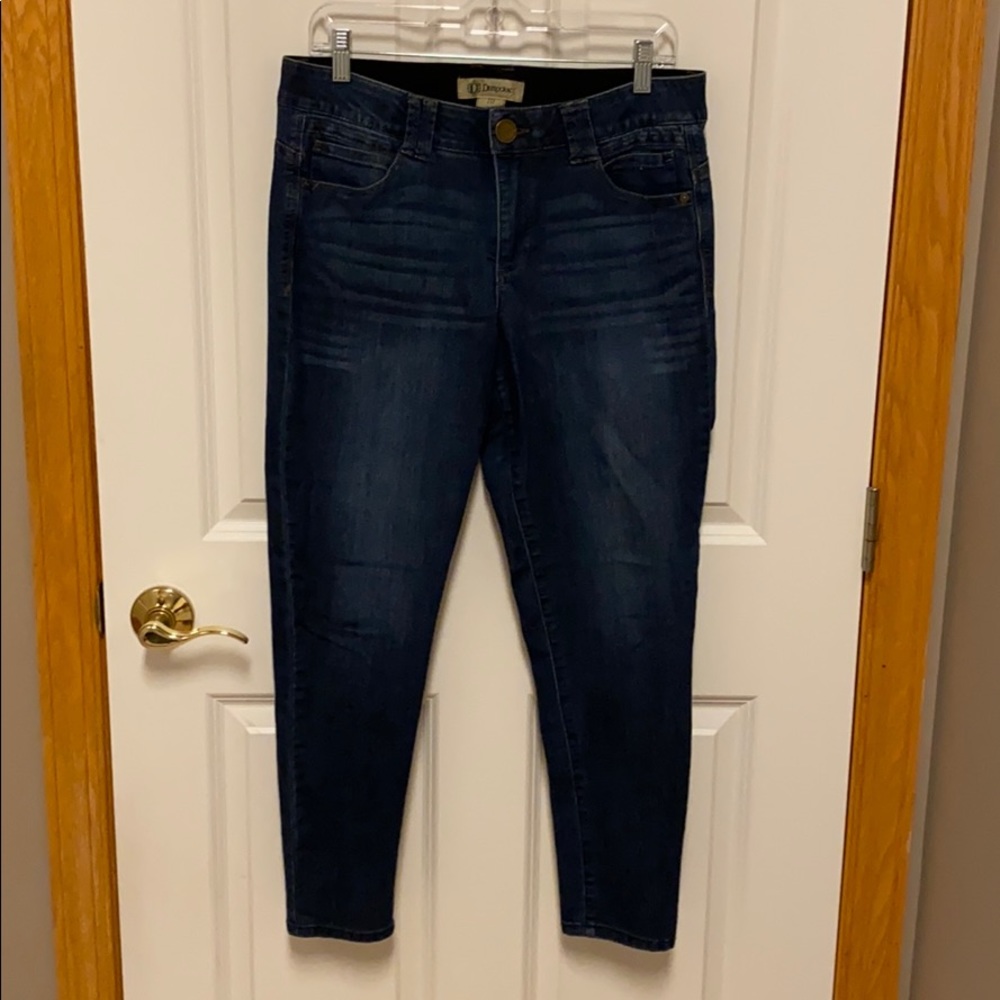 Democracy Women's Skinny Jeans in Dark Blue Wash Slight Fading by maker. Sz 10
